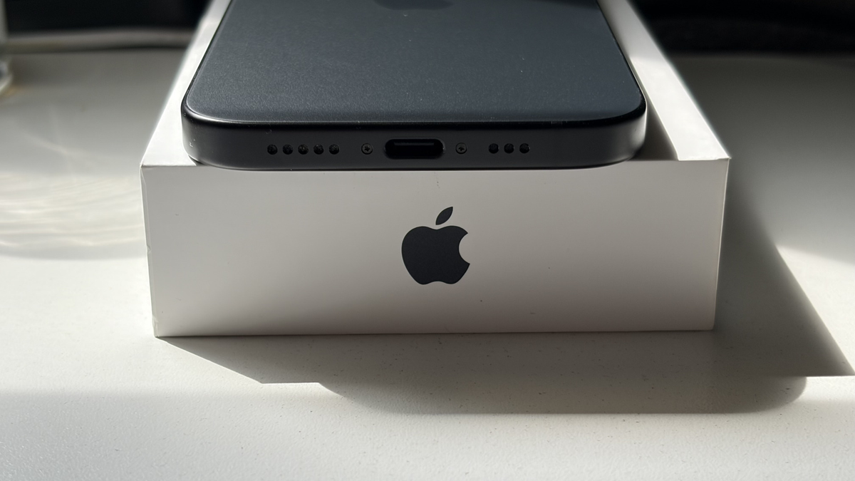iPhone 15 – 128GB – Negro