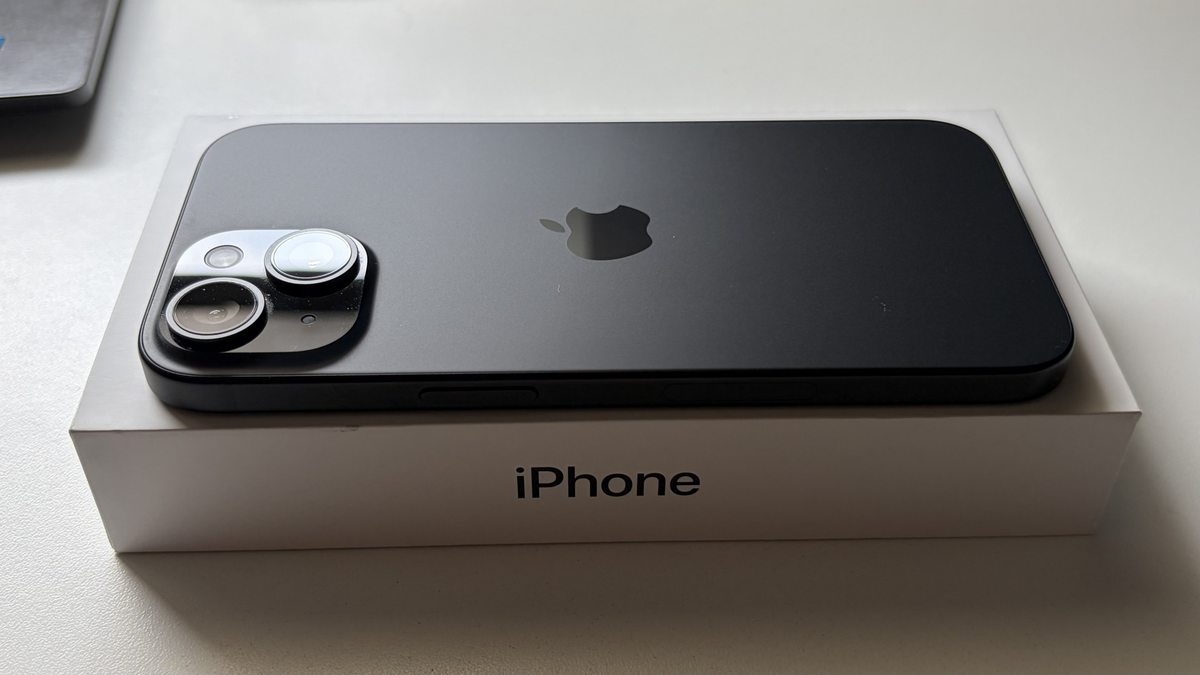 iPhone 15 – 128GB – Negro