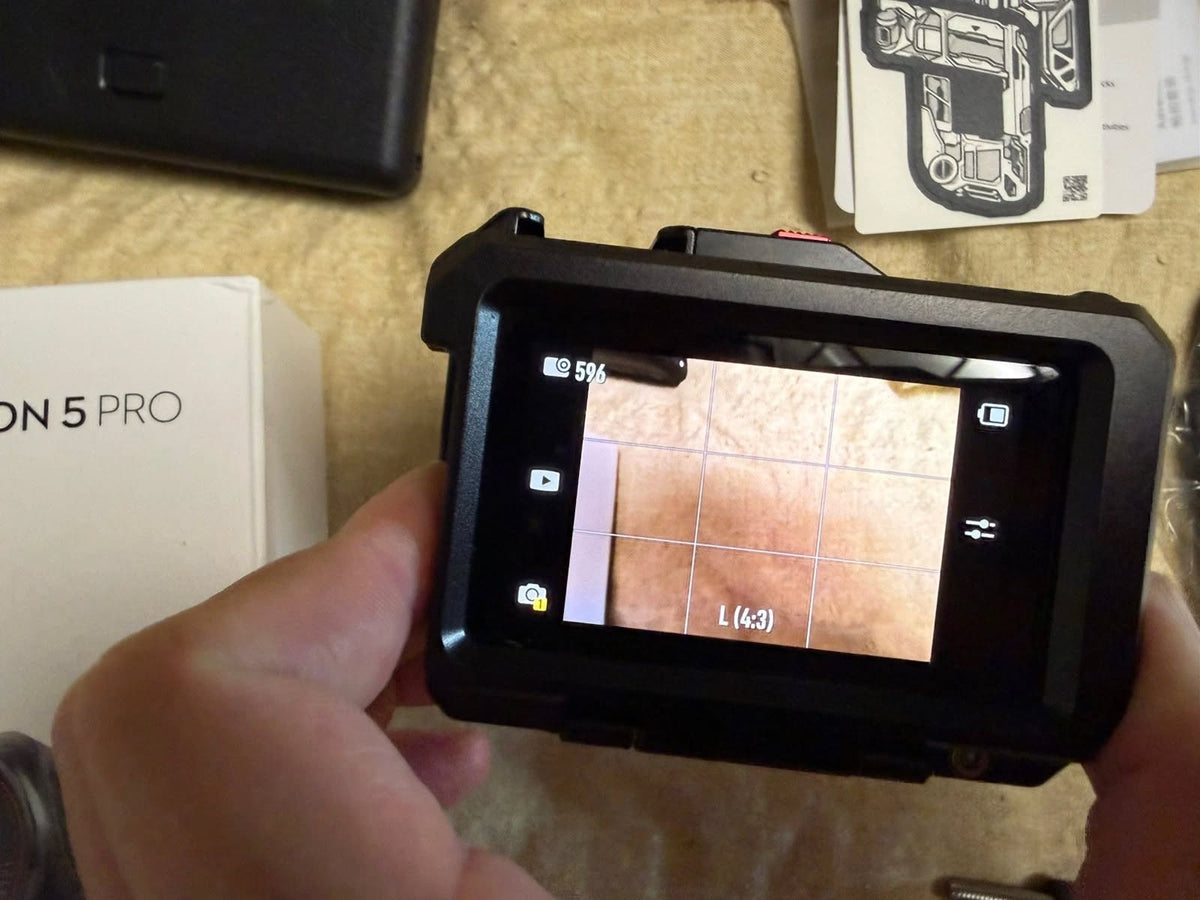 DJI Osmo Action 5 Pro + Jaula SmallRig — Kit completo