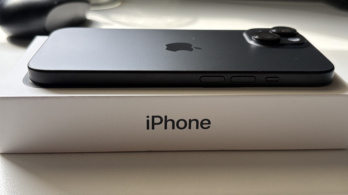 iPhone 15 – 128GB – Negro