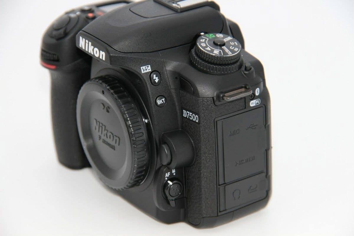 Nikon D7500 – 2.340 Disparos