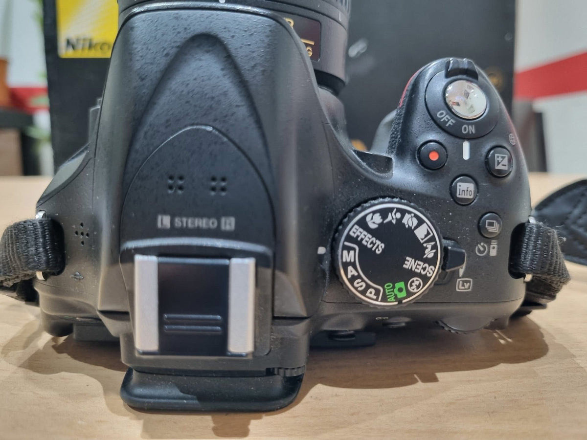 Nikon D5200 + Lente 18-55mm VR – 5.400 Disparos