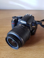 Nikon D3100 + Lente 18-55mm VR – 2.933 Disparos